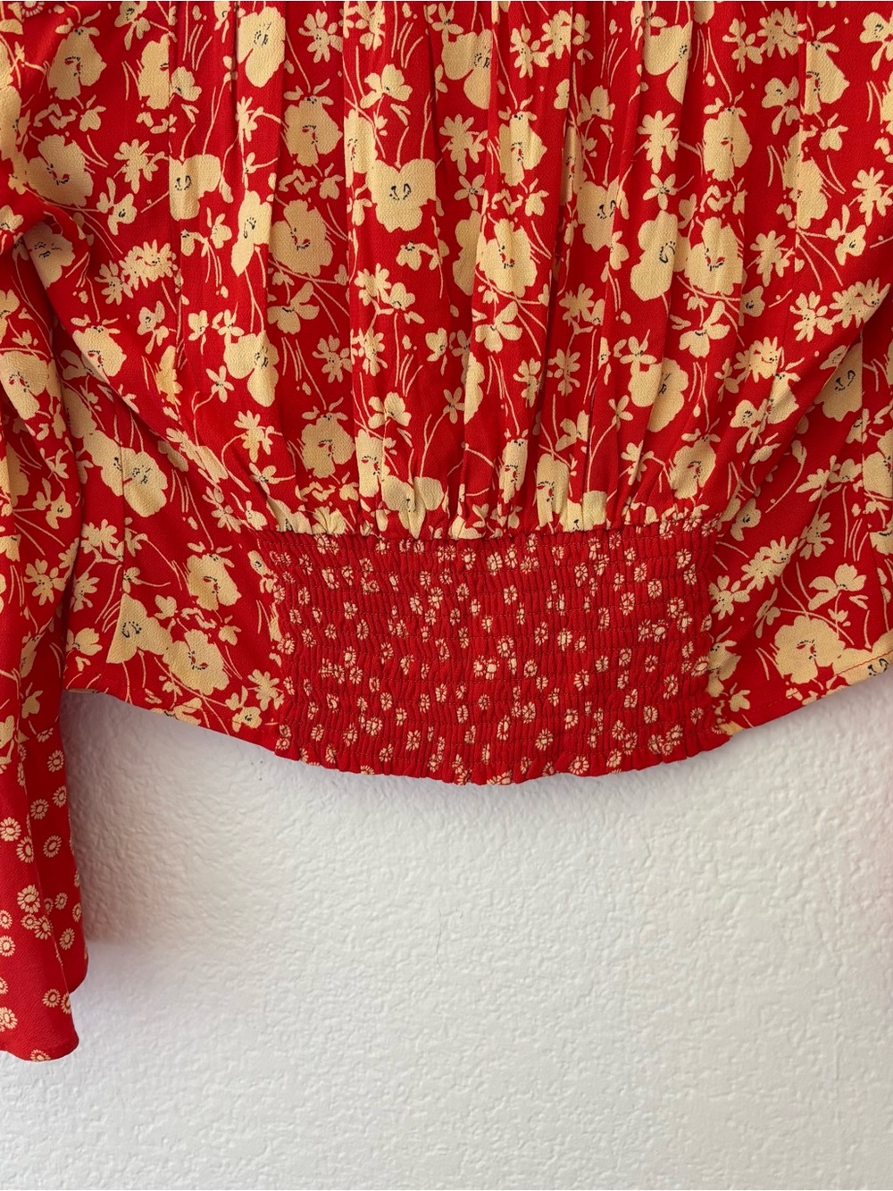 Free People lady bohemian red floral bell sleeve top size medium - Picture 7 of 8